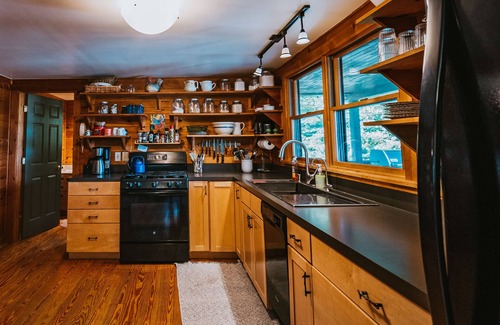 Old Fields House | 4-bedroom Vacation Cabin on 50 Private Acres