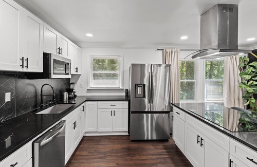 East Point House | 4-bedroom vacation home just 10 minutes from Mercedes-Benz Stadium