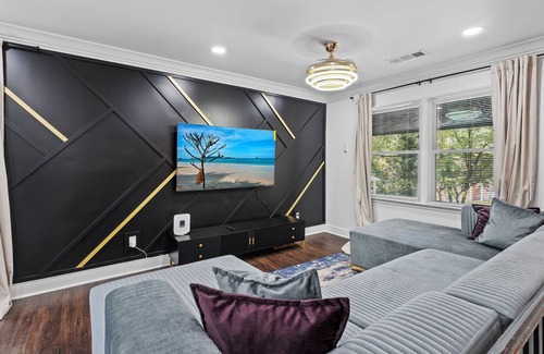 East Point House | 4-bedroom vacation home just 10 minutes from Mercedes-Benz Stadium