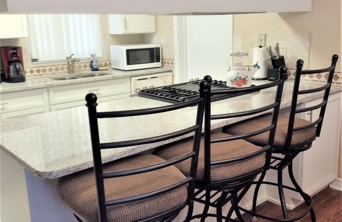 Sky Lake House | 4-bedroom vacation home just 3 minutes to Florida Mall