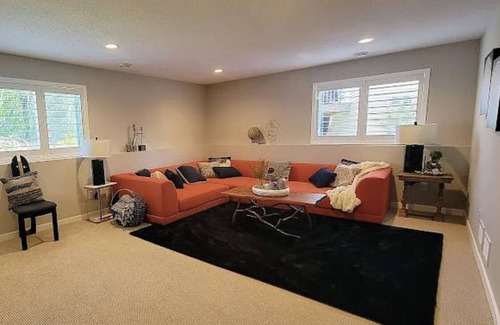 Savage House | 4-bedroom vacation home 18 minutes from Mall of America