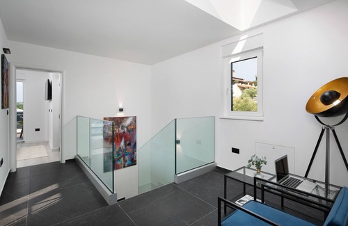 Flengi Villa | 4-bedroom villa in amazing Flengi with WiFi, AC, fitness room