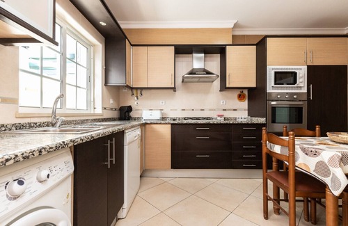 Manta Rota Ski Chalet | 4 bedroom villa in condominium with swimming pool by AlgarveManta (9V4)