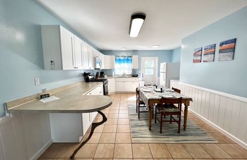 Treasure Cay House | 4 bedroom with dock Black Sound - Sleeps 8