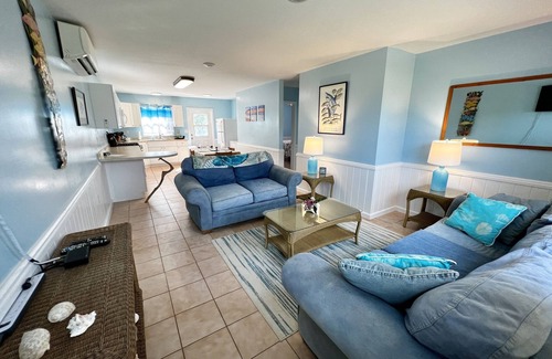 Treasure Cay House | 4 bedroom with dock Black Sound - Sleeps 8