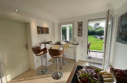 Unterrath Apartment | 4 bedrooms, 2 bathrooms, kitchen, terrace - 10 min to fairground
