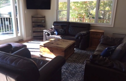 Jay House | 4 Bedrooms! 2 Living areas! QUICK ACCESS TO JAY PEAK!