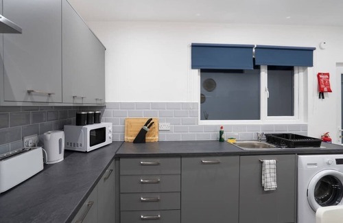 Barrow-in-Furness House | 4 Bedrooms-4 Bathrooms House