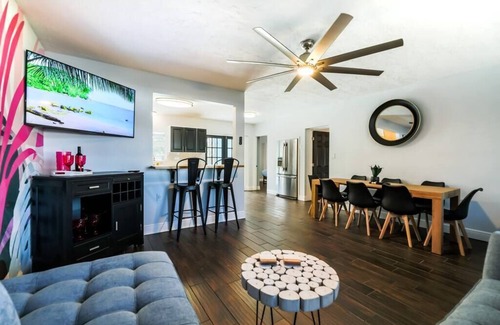 South Pinellas Community Council House | 4 Bedrooms/Heated Pool/Outdoor TV
