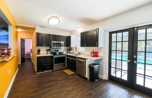 South Pinellas Community Council House | 4 Bedrooms/Heated Pool/Outdoor TV