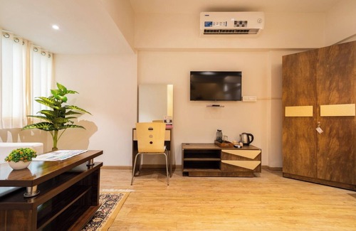 Borivali East Apartment | 4 Bedrooms suite - Close to Borivali Station