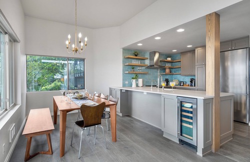 East Queen Anne Condo | 4 Beds Cozy Condo w/Stunning Lake Union, Mountain & Seattle City View