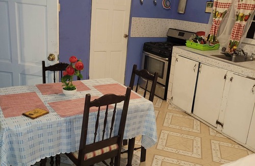 Yallahs Apartment | 4 beds with parking off streets apartment