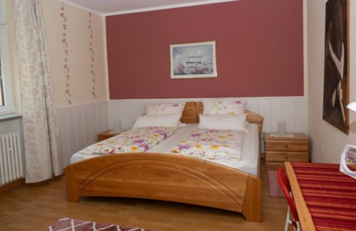 Monreal Bed & Breakfast | 4-bett-ferienwohnung Tal - Ferienwohnung u. Pension Maria Schmitz