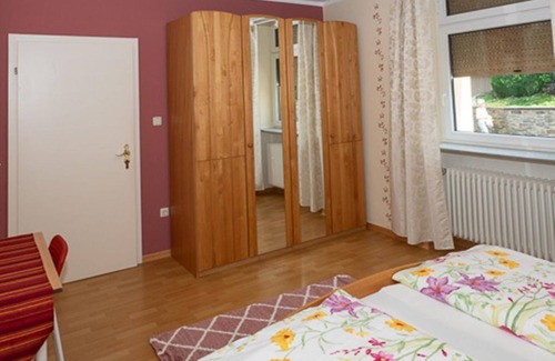 Monreal Bed & Breakfast | 4-bett-ferienwohnung Tal - Ferienwohnung u. Pension Maria Schmitz