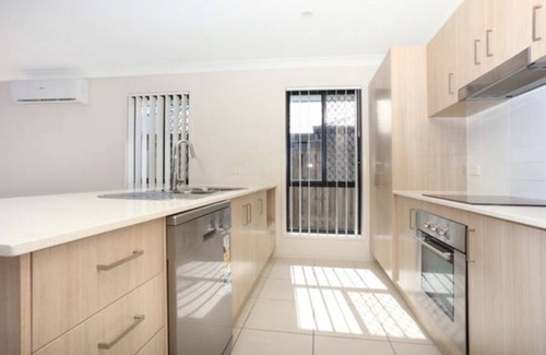 Coomera House | 4-BR Home close to beaches and attractions. Includes access to a pool, spa, gym