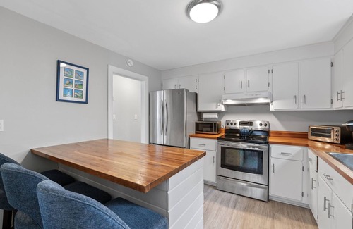 Rockport House | 4 BR Home l Walk to Beaches & Downtown l Reserved Parking & Beach Gear included