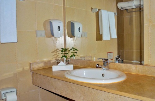 Sharm El Sheikh Hotel | 4 Bright Rooms with Balcony and Outdoor Pool Near Domina Coral Bay Beach