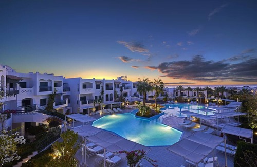 Sharm El Sheikh Hotel | 4 Bright Rooms with Balcony and Outdoor Pool Near Domina Coral Bay Beach