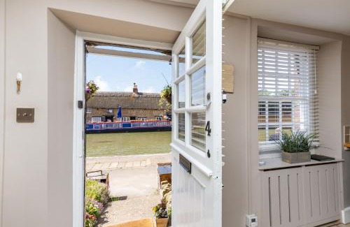 Stoke Bruerne House | 4 Canalside Cottages