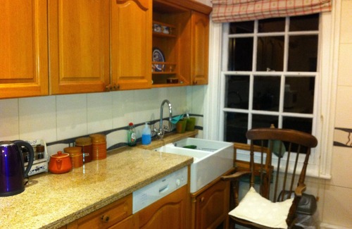 Wingham Cottage | 4* CHARACTER COUNTRY COTTAGE HEART OF VILLAGE S/C SLEEPS 4 WIFI GARDEN PARKING