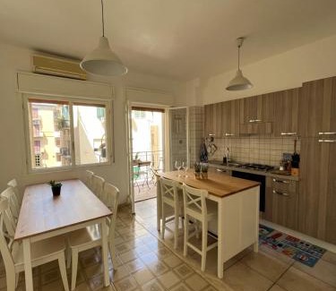 Ruggero Settimo Apartment | 4 Country Side - City Center