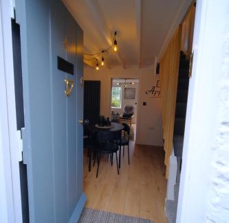 Lincoln House | 4 Danes Cottages - perfect location