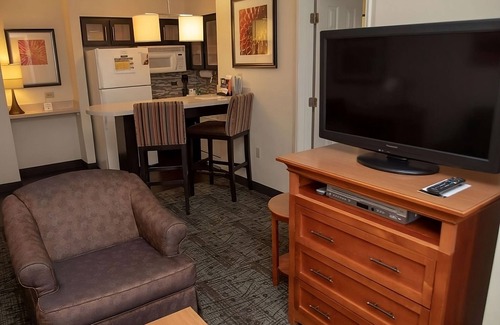 Vance Jackson Apartment | 4 Family-friendly Suites w/Full Kitchens! Pets are Welcome! With Outdoor Pool!