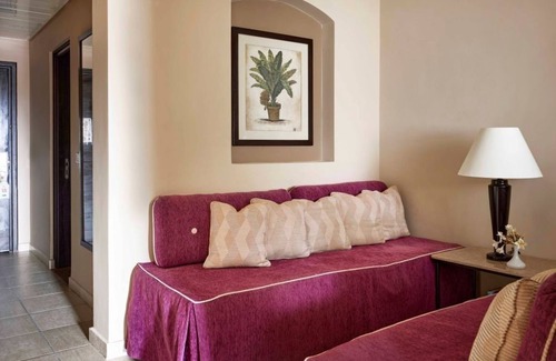 El Quseir Hotel | 4 Family Rooms with Eco-Certified Comfort Near Scenic Beachfront