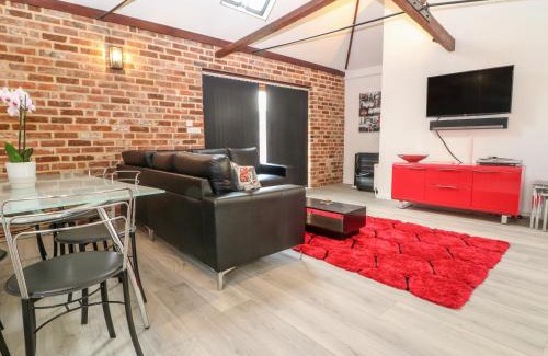 Salisbury House | 4 Holt Court