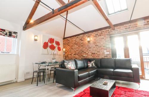 Salisbury House | 4 Holt Court