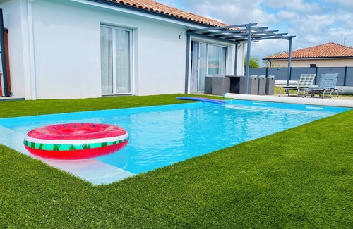 Saint-Martin-de-Hinx House | 4* house with private pool and garden