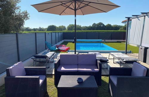 Saint-Martin-de-Hinx House | 4* house with private pool and garden