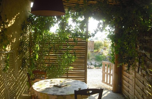 Gordes Apartment | 4 km from Gordes Gite for 2 people