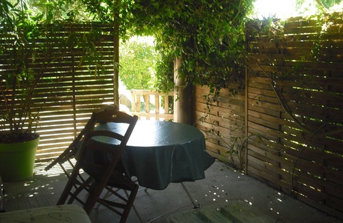 Gordes Apartment | 4 km from Gordes Gite for 2 people