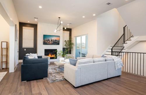 Washington Ave./ Memorial Park House | 4-Level Modern Luxury w Cozy Rooftop near Downtown