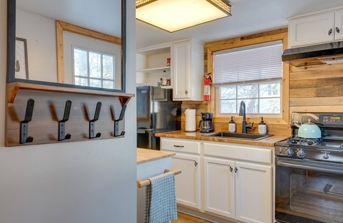 Blakeslee Cabin | 4 Mi to Big Boulder Lake: Poconos Cabin Escape!