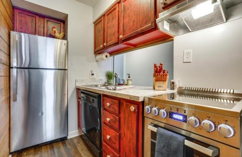 Chalet Village Apartment | 4 Mi to Dtwn Gatlinburg Condo with Pool Access