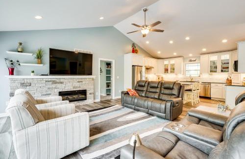 Lawrenceburg House | 4 Mi to Dtwn Ohio River Valley Home with Deck!