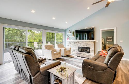 Lawrenceburg House | 4 Mi to Dtwn Ohio River Valley Home with Deck!