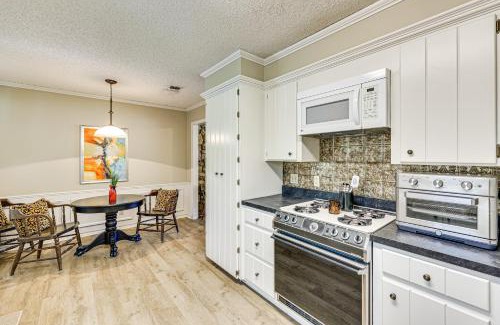 Redlick House | 4 Mi to Hospital Texarkana Family Home with Yard!