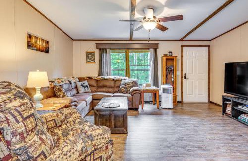 Pittsburg House | 4 Mi to Lake Francis Peaceful Pittsburg Home