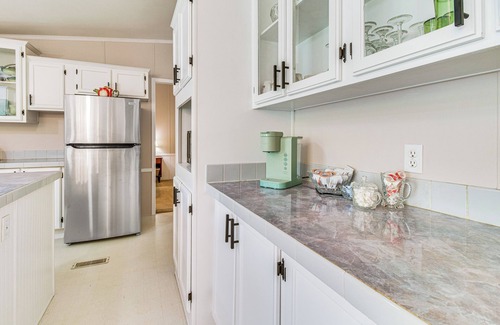 Elizabeth House | 4 Mi to Norfork Lake: Country Stay w/Farm Views!