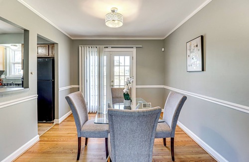 Walker Mill House | 4 Mi to Northwest Stadium: Inviting Home!