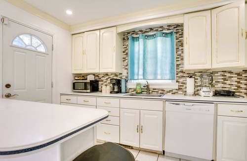 Englewood Apartment | 4 Mi to NYC, Shared Yard: Englewood Apartment!