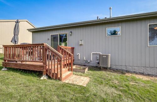 LaPlatte I House | 4 Mi to Offutt AFB - Family Home in Omaha Suburbs!