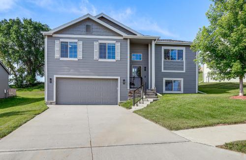 LaPlatte I House | 4 Mi to Offutt AFB - Family Home in Omaha Suburbs!