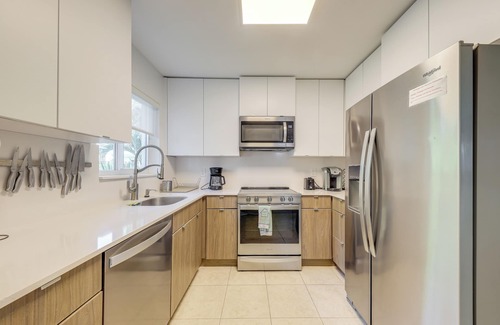 North Andrews Gardens House | 4 Mi to the Beach: Pet-Friendly Oakland Park Home