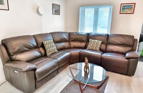Aberdeen Apartment | 4 miles to Westhill by Lains Lettings
