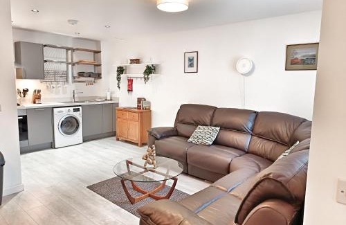 Aberdeen Apartment | 4 miles to Westhill by Lains Lettings